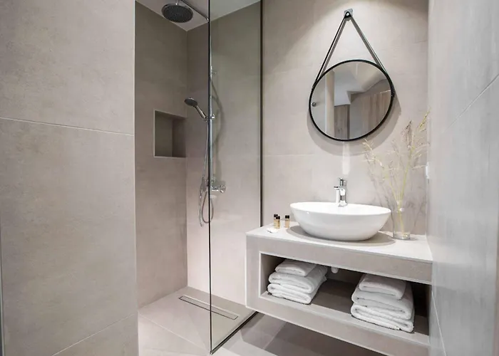 Averto Irene Villa *